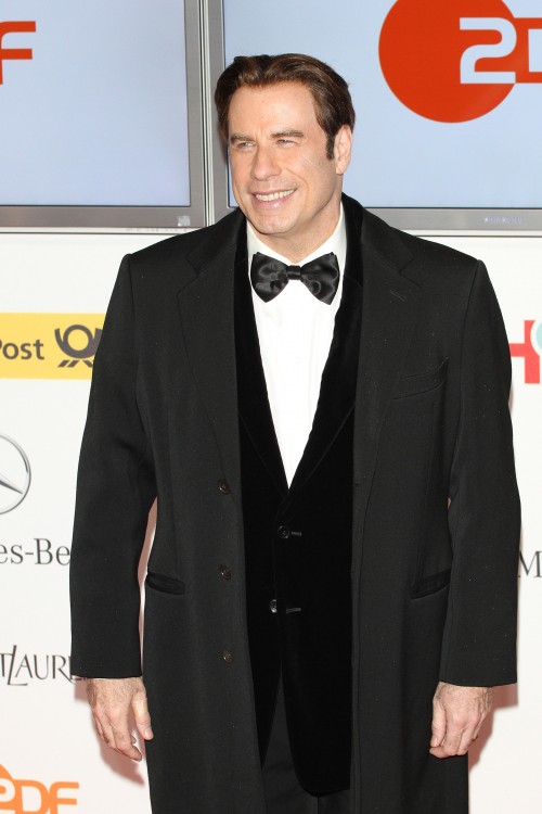 John Travolta achète des robes chez Walmart 