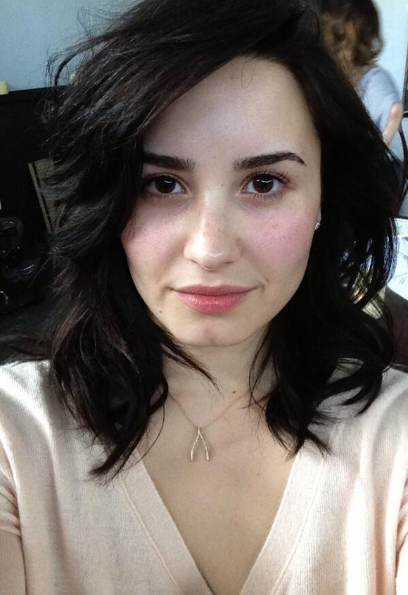 Demi Lovato sans maquillage lance un message aux filles