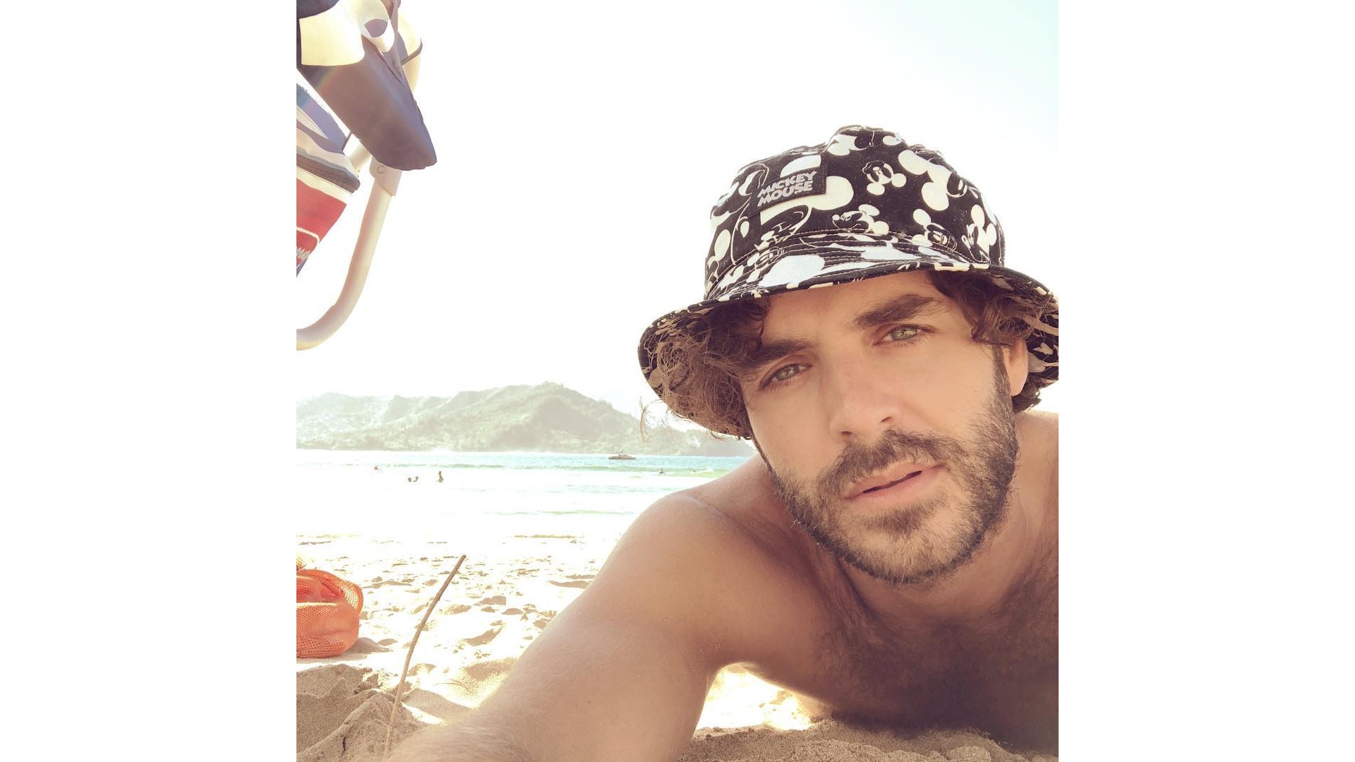 Alex Nevsky à la plage