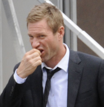 Spotted: Aaron Eckhart à Montréal pour The Expatriate!