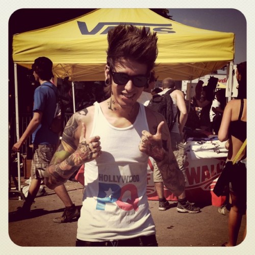 Le mec du jour: Mehdi et sa camisole HollywoodPQ au Vans!