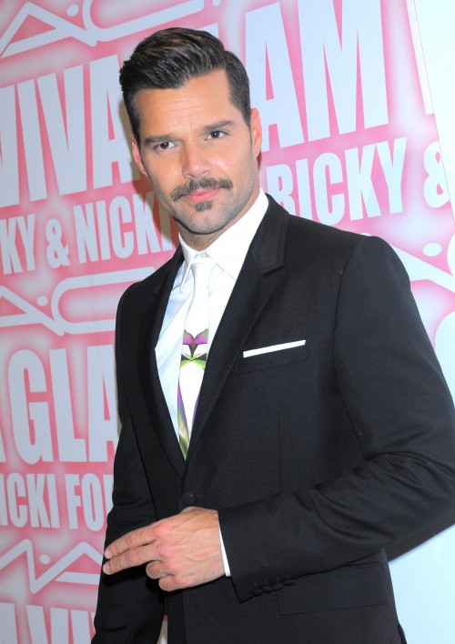 Ricky Martin et sa moustache -HOT or NOT
