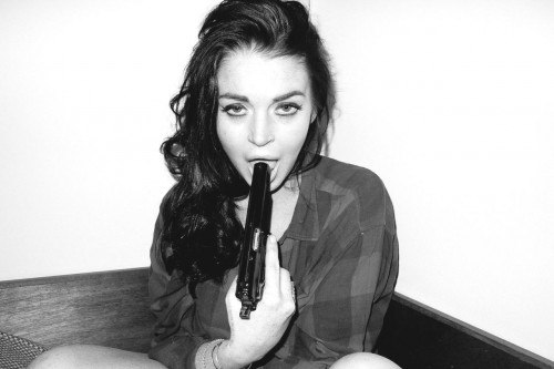 Lindsay Lohan pose avec un gun dans la bouche pour Terry Richardson