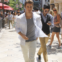 Josh Henderson est à Montréal pour la première de Rushlights