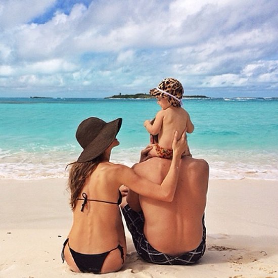 Gisele Bündchen à la plage en famille