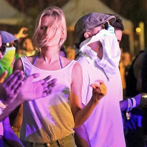 Coachella 2014 – Leonardo DiCaprio danse comme s'il n'y avait pas de lendemain