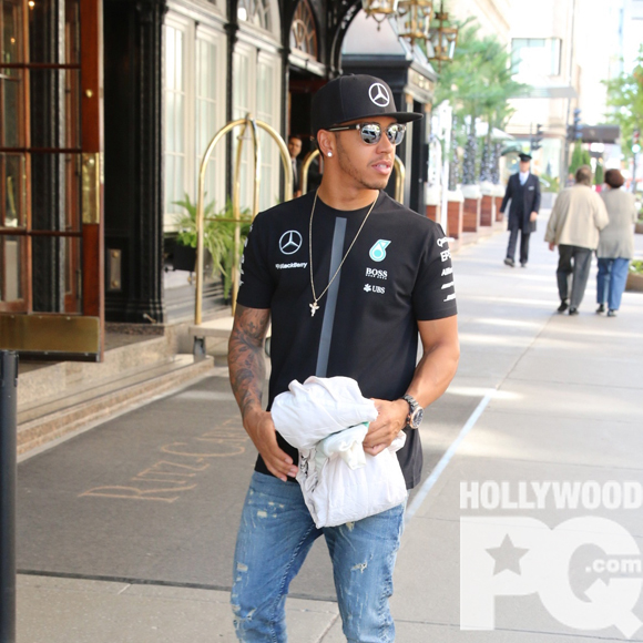 Le coureur automobile Lewis Hamilton arrivé à Montréal pour le Grand Prix de Formule 1 – SPOTTED
