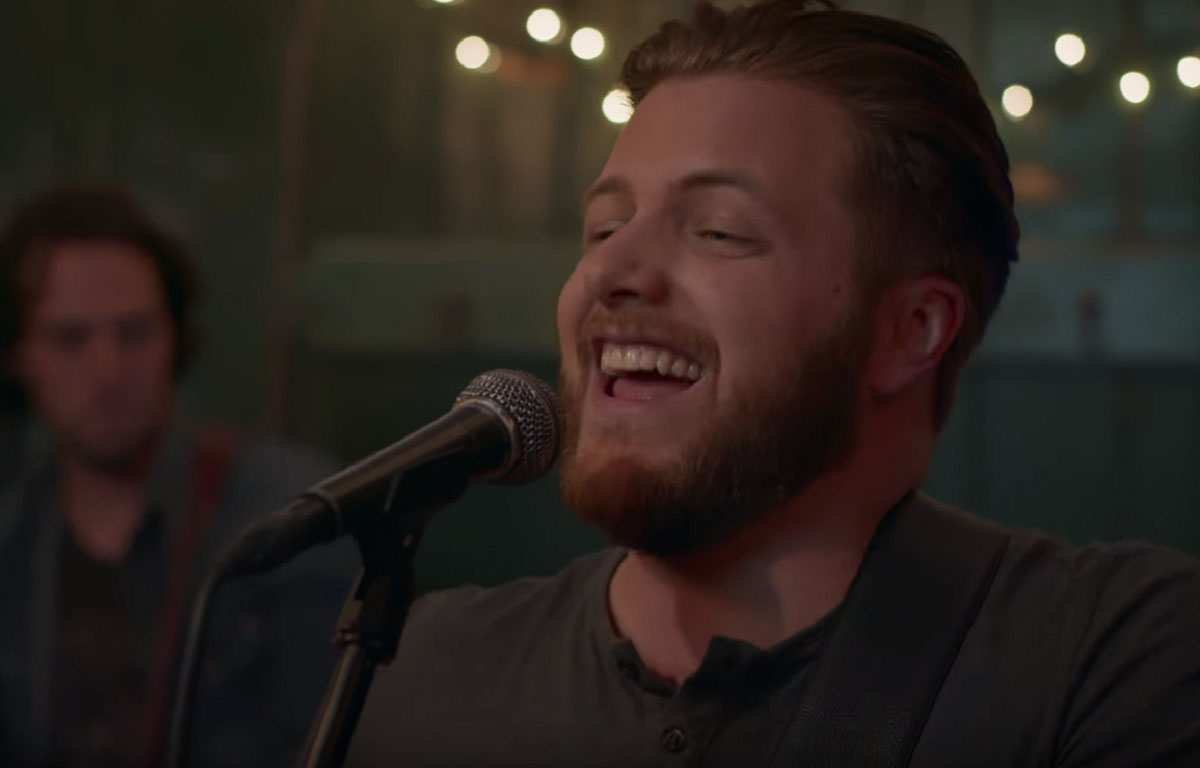 Mathieu Langevin de La Voix dévoile sa nouvelle identité dans un clip à saveur country
