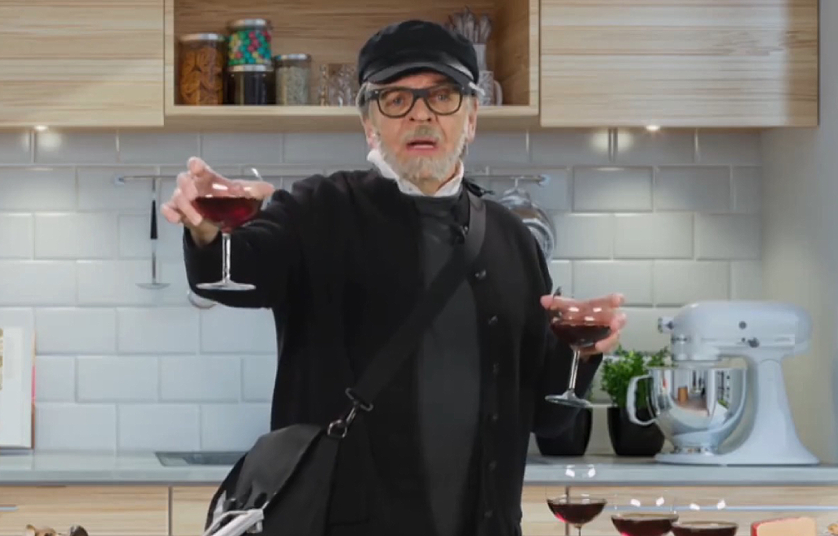 Marc Labrèche parodie savoureusement Christian Bégin