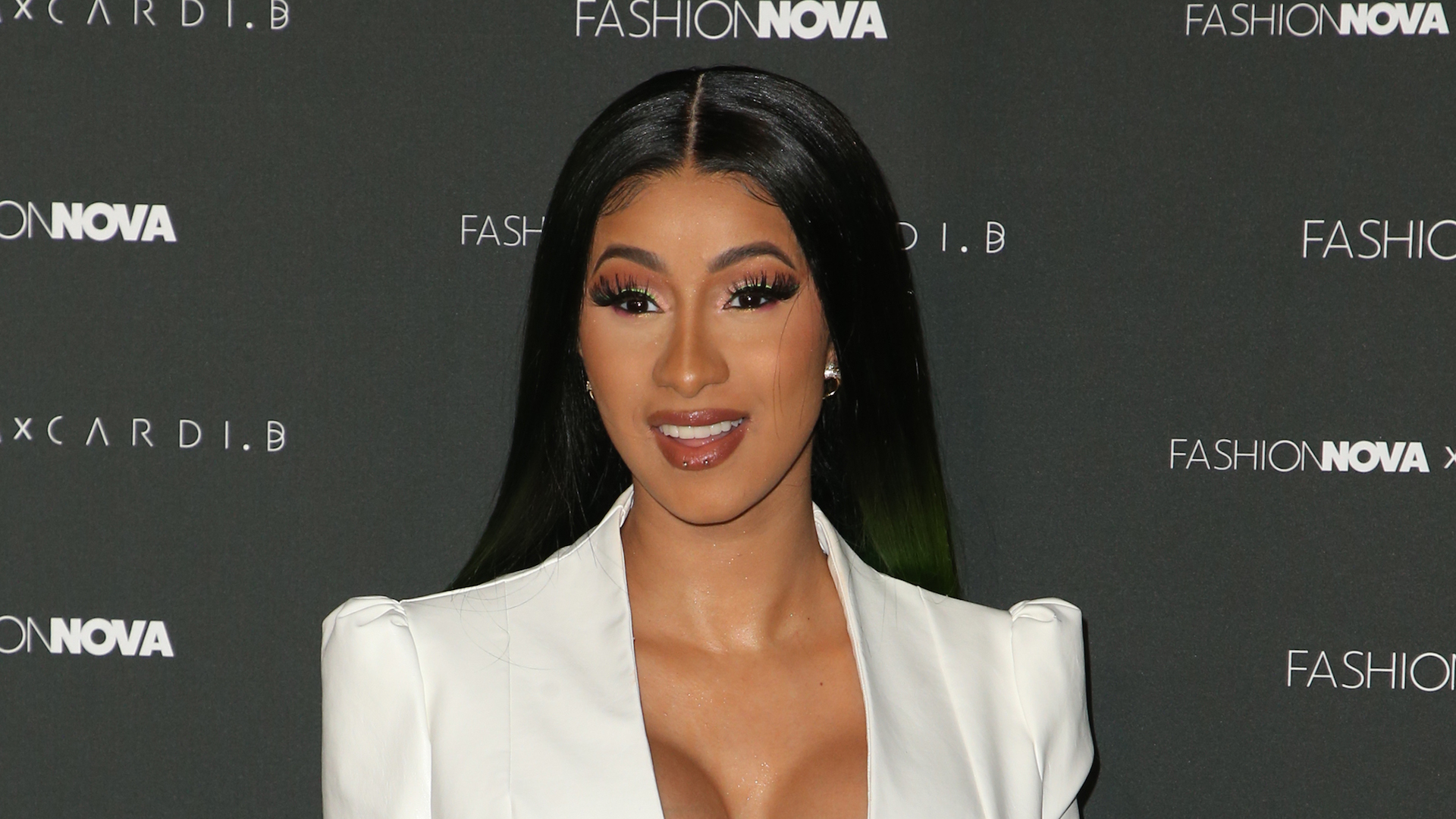 COVID-19: Cardi B offre 1000$ par heure à des familles dans le besoin