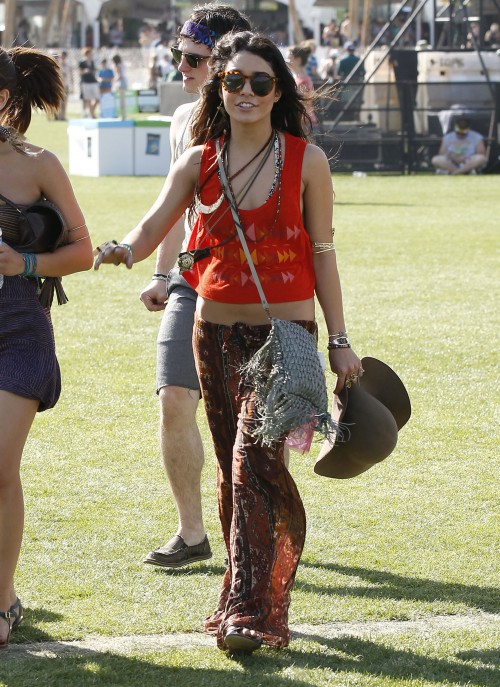 Vanessa Hudgens se la joue hippie pour le festival Coachella