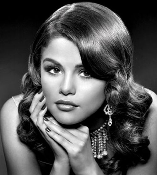 Selena Gomez est sexy et rétro sur le cover du Billboard magazine!