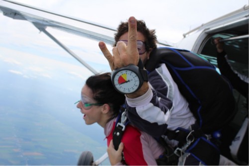 Marie-Mai fait du saut en parachute avec Guillaume Lemay-Thivierge!