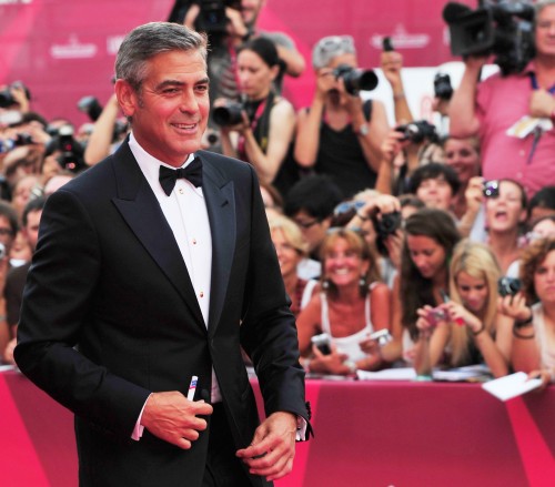 George Clooney officialise sa relation avec Stacy Keibler au TIFF!