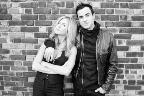 Photoshoot: Jennifer Aniston et Justin Theroux filent le parfait amour