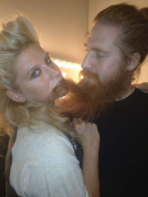 Ke$ha est obsédée par les barbes