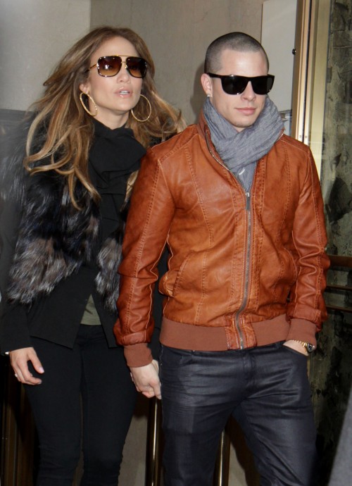 Jennifer Lopez et Casper Smart considèrent l'adoption