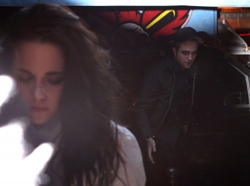 Kristen Stewart et Robert Pattinson en amoureux à Paris