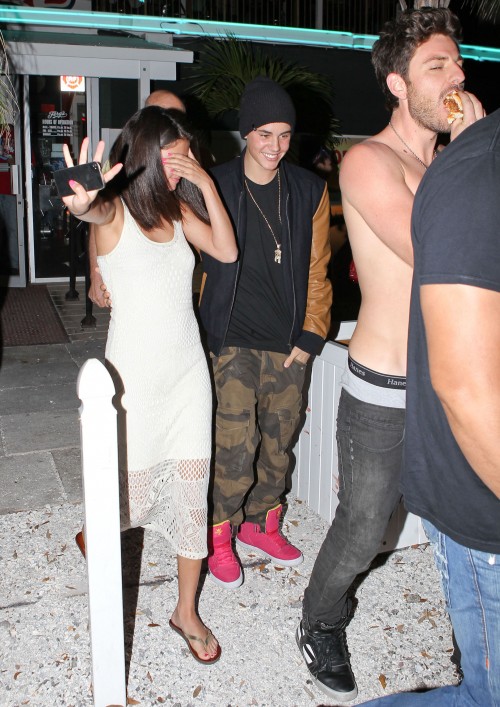 Justin Bieber et Selena Gomez dans un bar en Floride