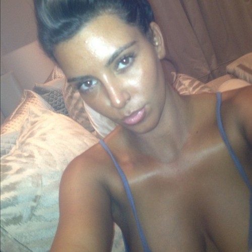 Kim Kardashian abuse du bronzage