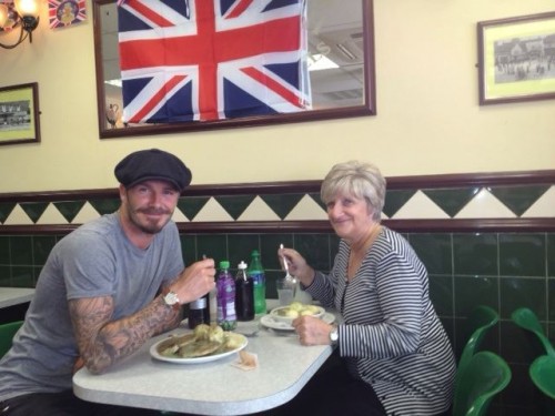 David Beckham visite sa mère et sa grand-mère à Londres