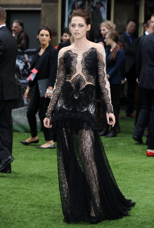 Kristen Stewart à la première de Snow White à Londres - HOT or NOT