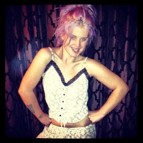 Kelly Osbourne au naturel en pyjama