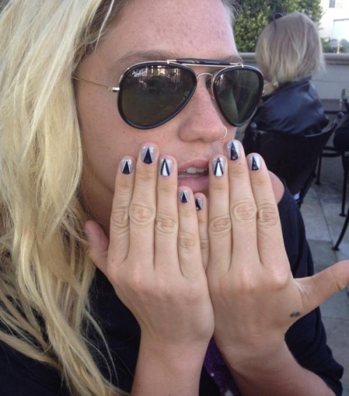 Le nouveau tatouage de Ke$ha - Suck it