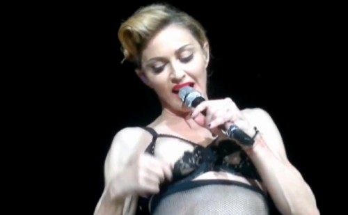 Madonna : elle dévoile un sein lors de son concert à Istanbul