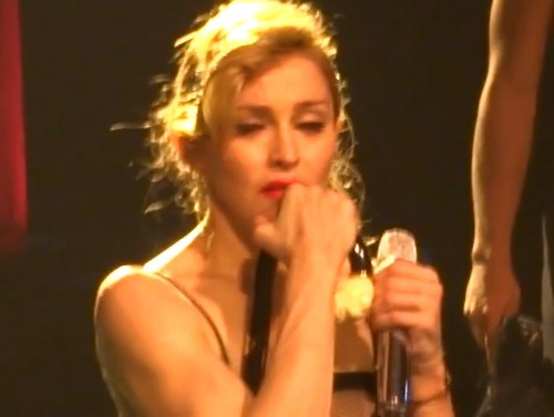 Madonna pleure sur scène à Berlin 