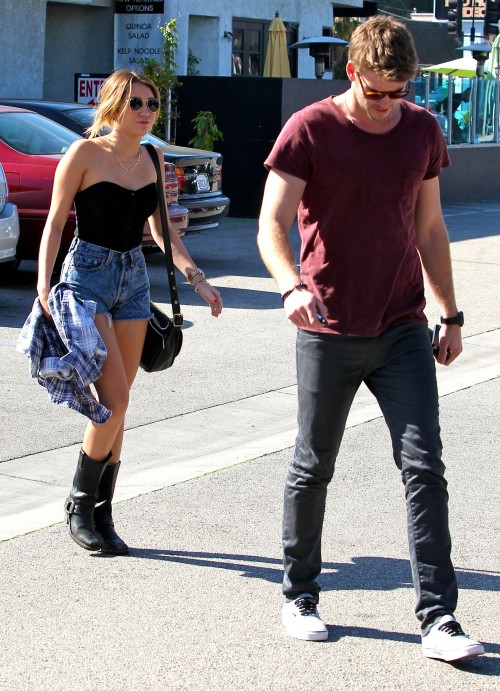 Miley Cyrus est jalouse qu'Amber Heard passe du temps avec Liam Hemsworth