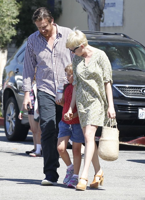 Michelle Williams, Jason Segel et Maltida Ledger forment une belle famille