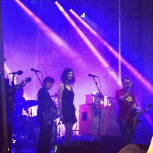 Jessica Paré à Osheaga avec Jesus & Mary Chain