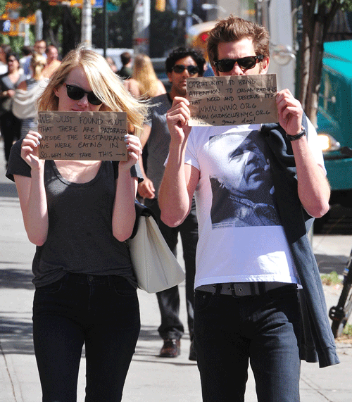 Emma Stone et Andrew Garfield profitent des paparazzis