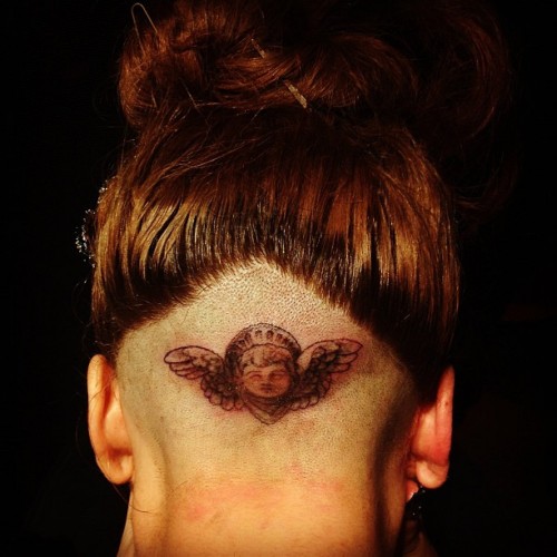 Lady Gaga a un nouveau tatouage