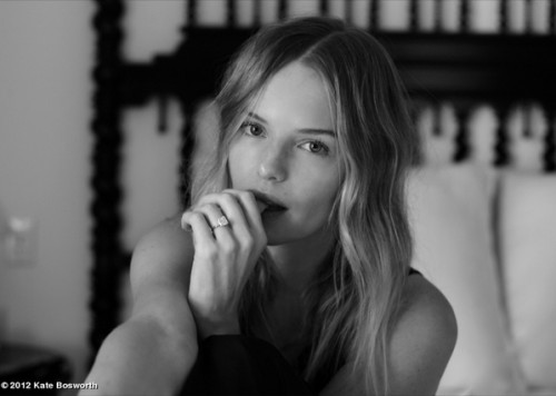 Kate Bosworth publie une photo de sa bague de fiançailles sur Twitter