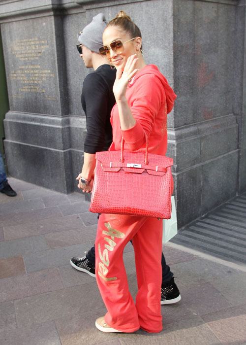 Jennifer Lopez agence son sac Hermès Birkin à ses joggings