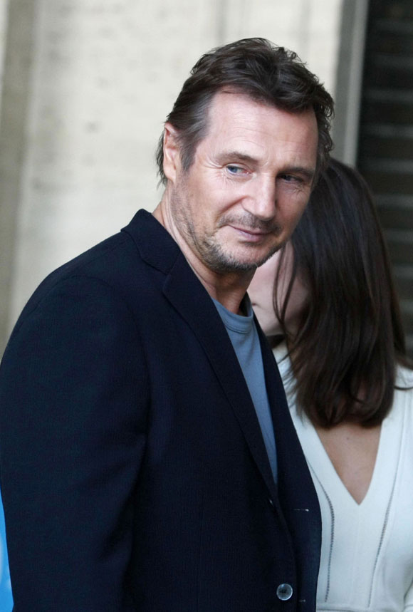 Liam Neeson est célibataire