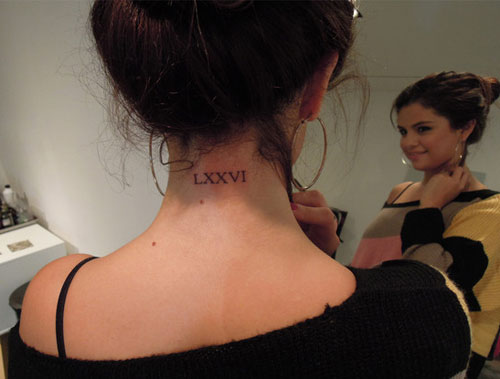 Selena Gomez se fait tatouer
