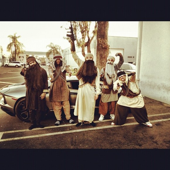 Chris Brown se déguise en terroriste pour l'Halloween