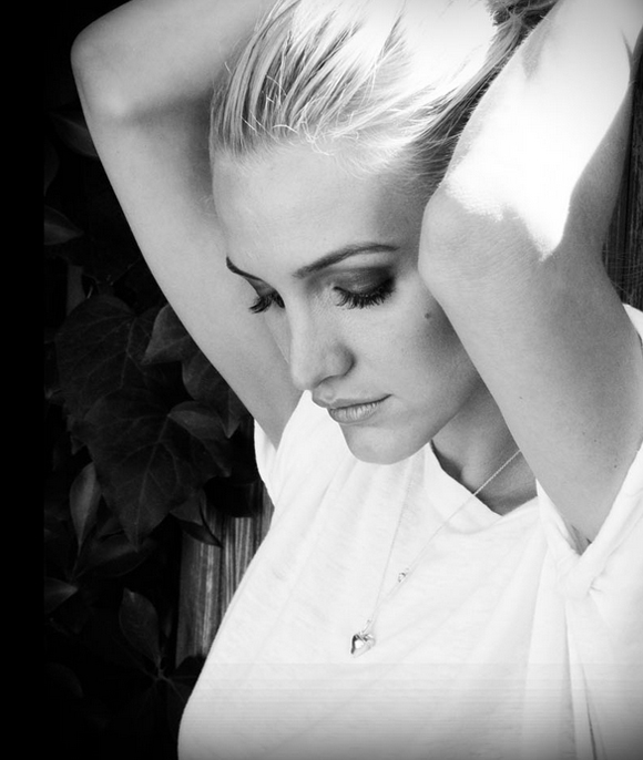 Ashlee Simpson est de retour en musique avec Bat For A Heart 