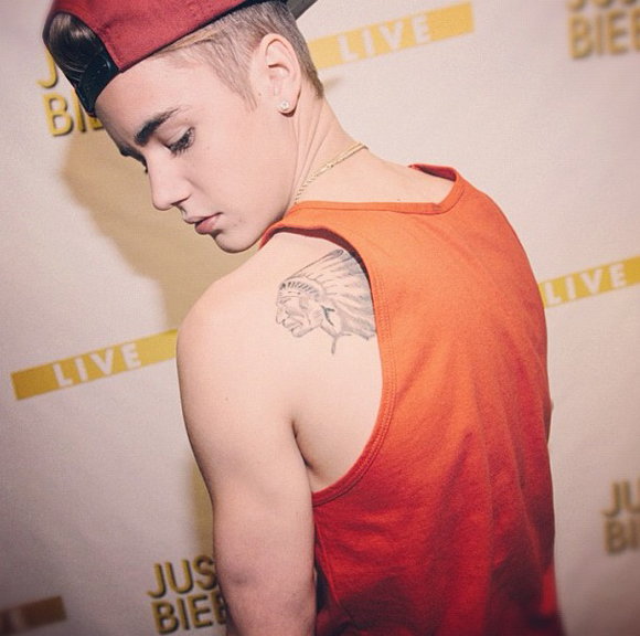  Justin  Bieber  a un nouveau tatouage  Hollywoodpq com