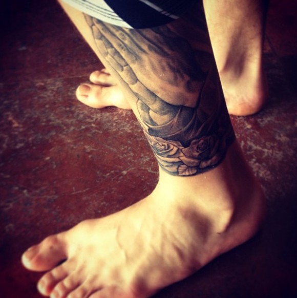 Le nouveau tatouage de Justin Bieber - Un paparazzi meurt après avoir photographié Justin Bieber