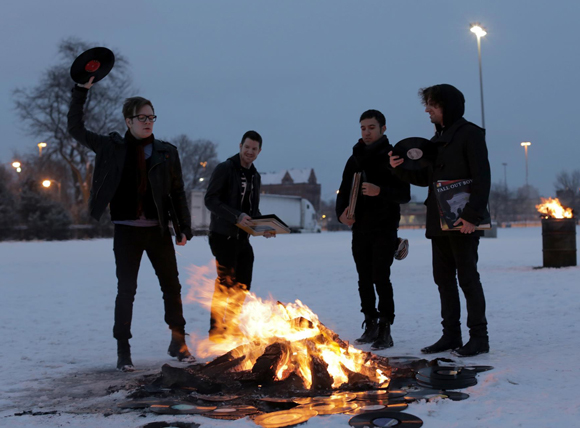 Fall Out Boy lance My Songs Know What You Did In The Dark  - Nouveau vidéoclip