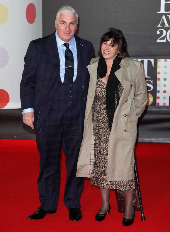 Brit Awards 2013 - Le père d'Amy Winehouse lui rend hommage sur le tapis rouge