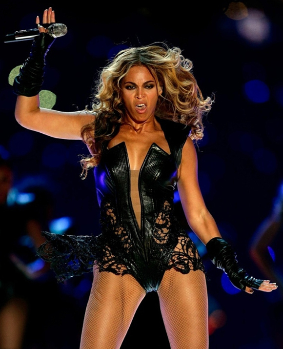 Le BUZZ - Les photos disgracieuses de Beyoncé au Super Bowl