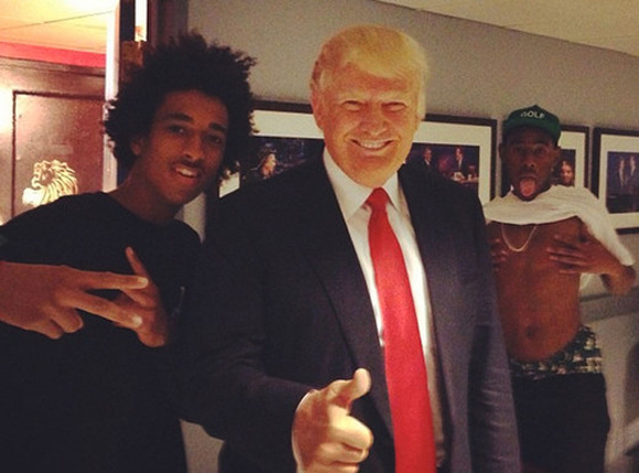 LE BUZZ - La photobomb Donald Trump 