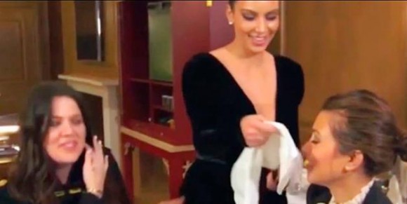 Les soeurs Kardashian se lancent dans un concours d'odeurs vaginales