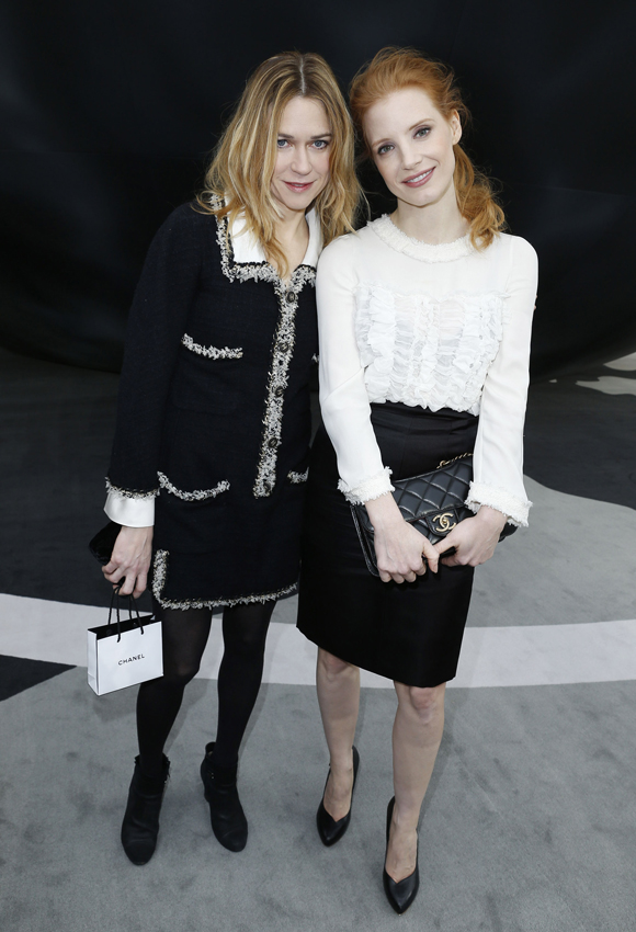 Semaine de la mode de Paris - Jessica Chastain et Marie-Josée Croze en Chanel