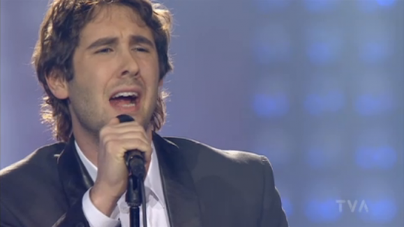 La Voix - Josh Groban a pris d'assaut la scène comme une méga star!